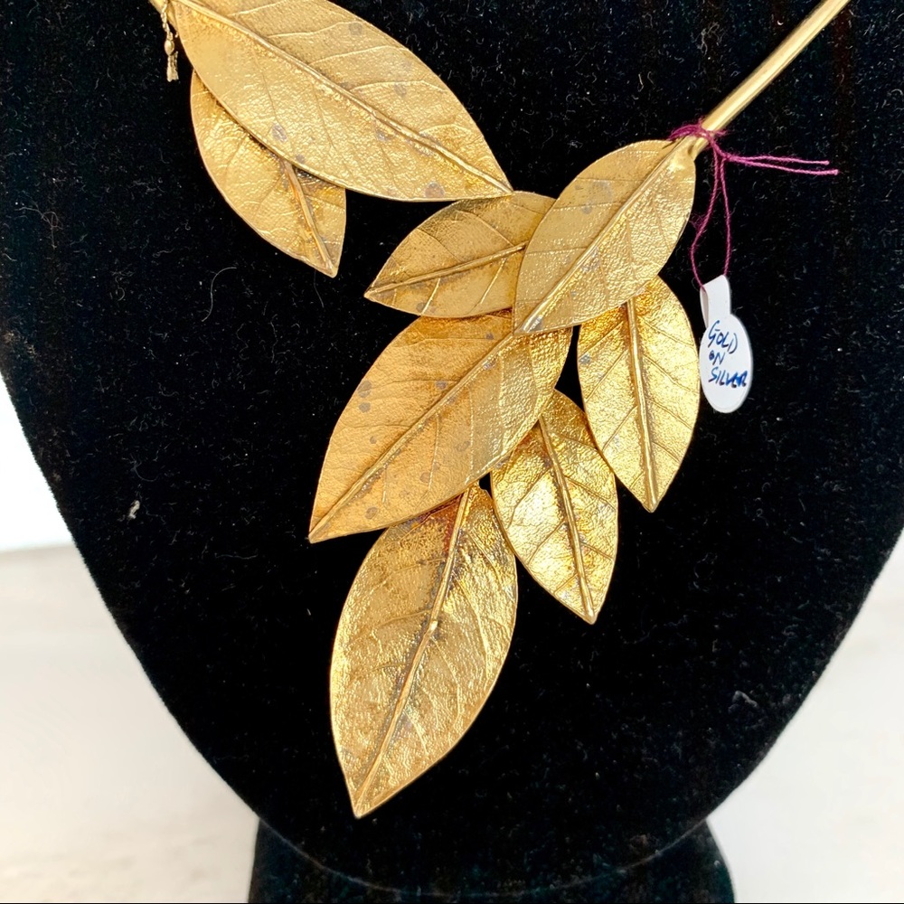 💃NWT Choker Leaf Design Gold on silver. Stunning - Picture 3 of 3